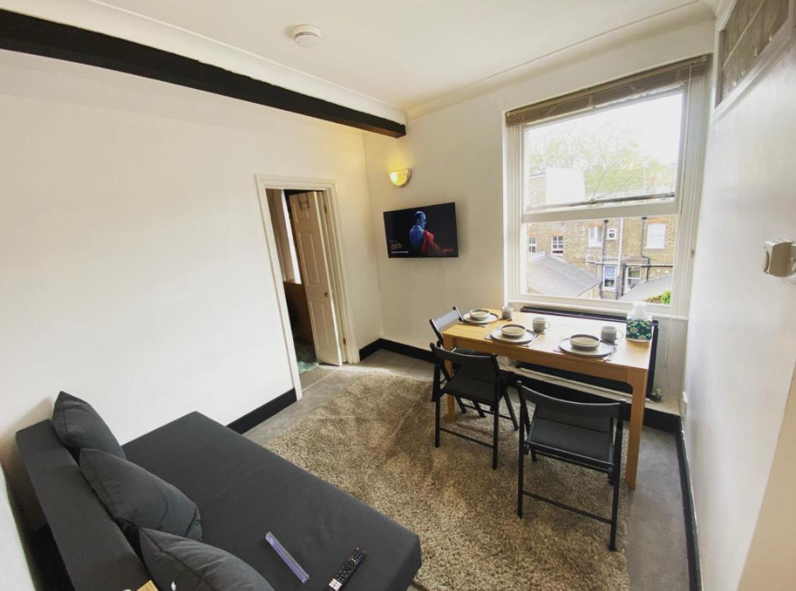 Complete 1 Bedroom Apartment With Wi-Fi, Kitchen, Tv In Heart Of Chiswick, London Bagian luar foto