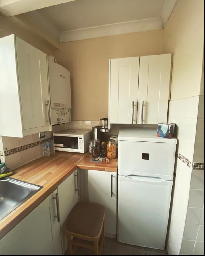 Complete 1 Bedroom Apartment With Wi-Fi, Kitchen, Tv In Heart Of Chiswick, London Bagian luar foto